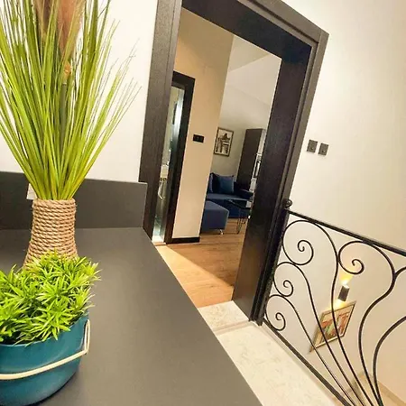 Living 2* سكوبجي
